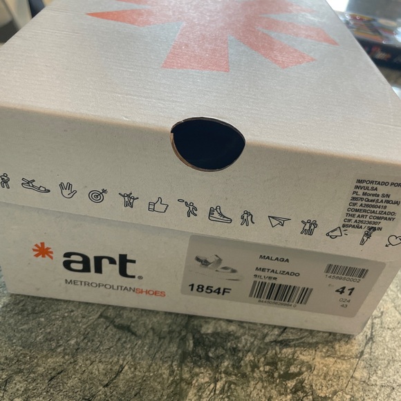 Never been worn, metallic silver platform sandals - Picture 3 of 7